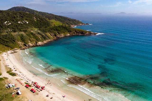Vista aérea da praia no entorno do Orla Recreio — Grumari, no Recreio