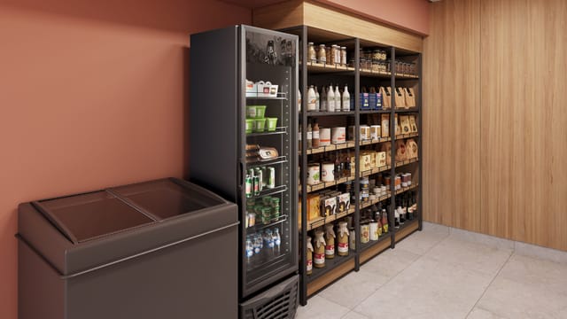 Mercadinho com geladeira, freezer e prateleiras de produtos do Residencial Dona Ivone Lara, no Santo Cristo