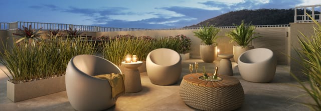 Terraço panorâmico ao anoitecer do Orla Central, no Centro
