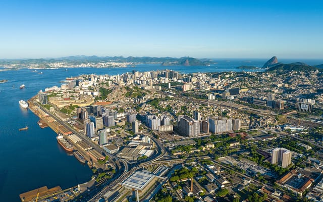 Baía de Guanabara no entorno do Residencial Pixinguinha — Rosa, no Santo Cristo