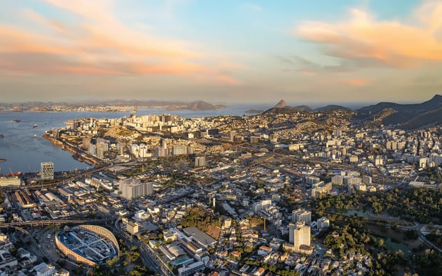 Vista aérea do Centro no entorno do Residencial Pixinguinha — Rosa, no Santo Cristo